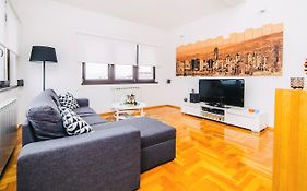 Luxury 3 Story House- Best View